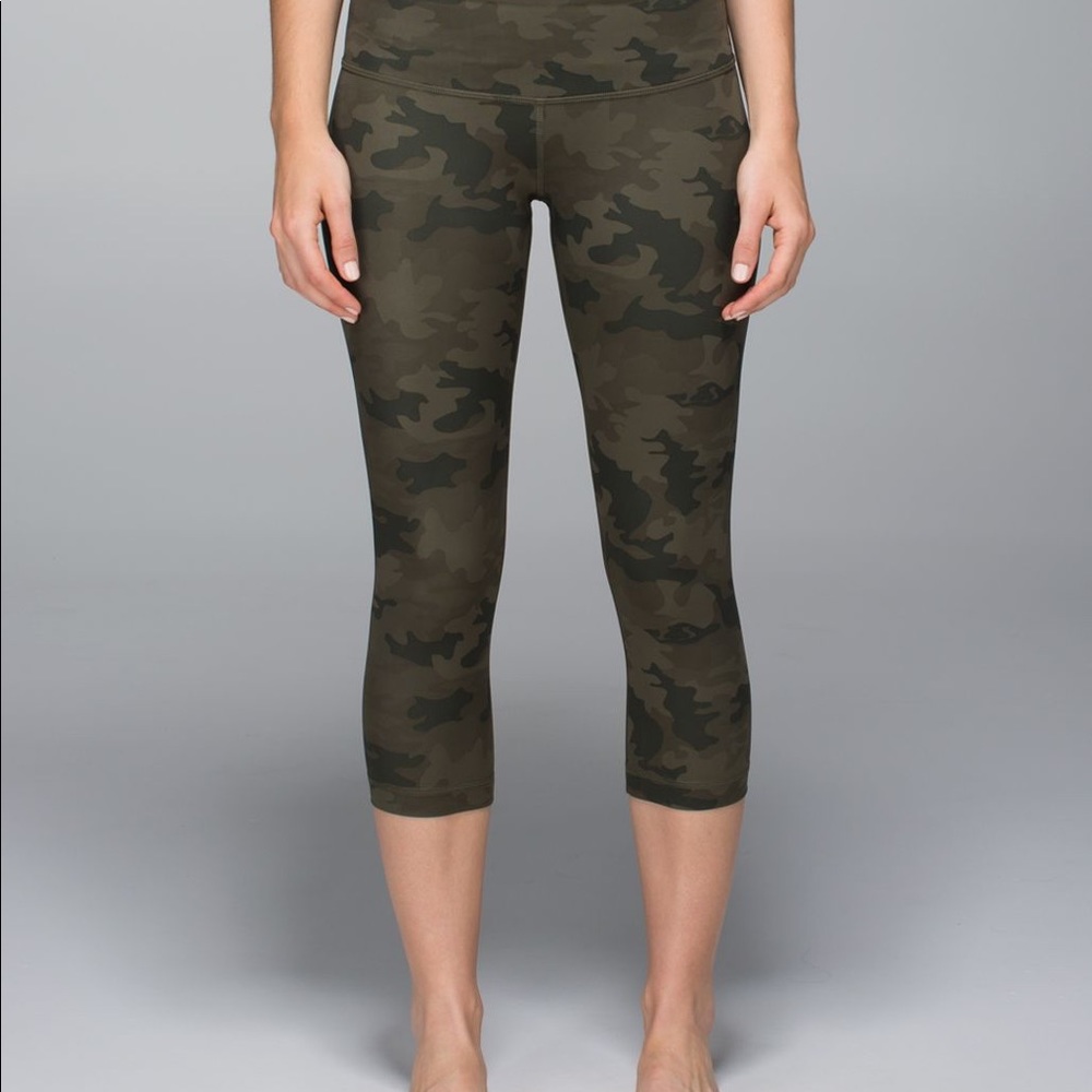 Lululemon Wunder Under Savasana Green Camo Crops - Picture 2 of 3